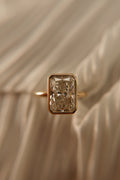 Radiant Bezel w/ Invisible Gallery