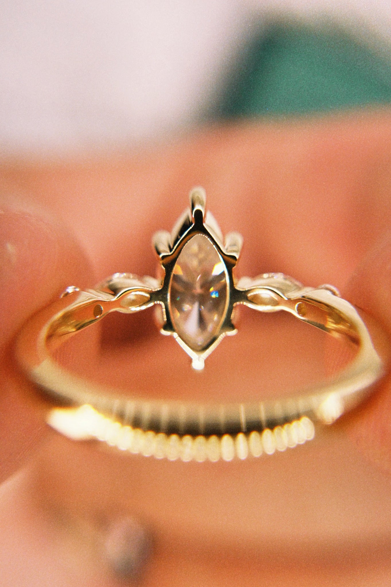 Marquise w Side Stones