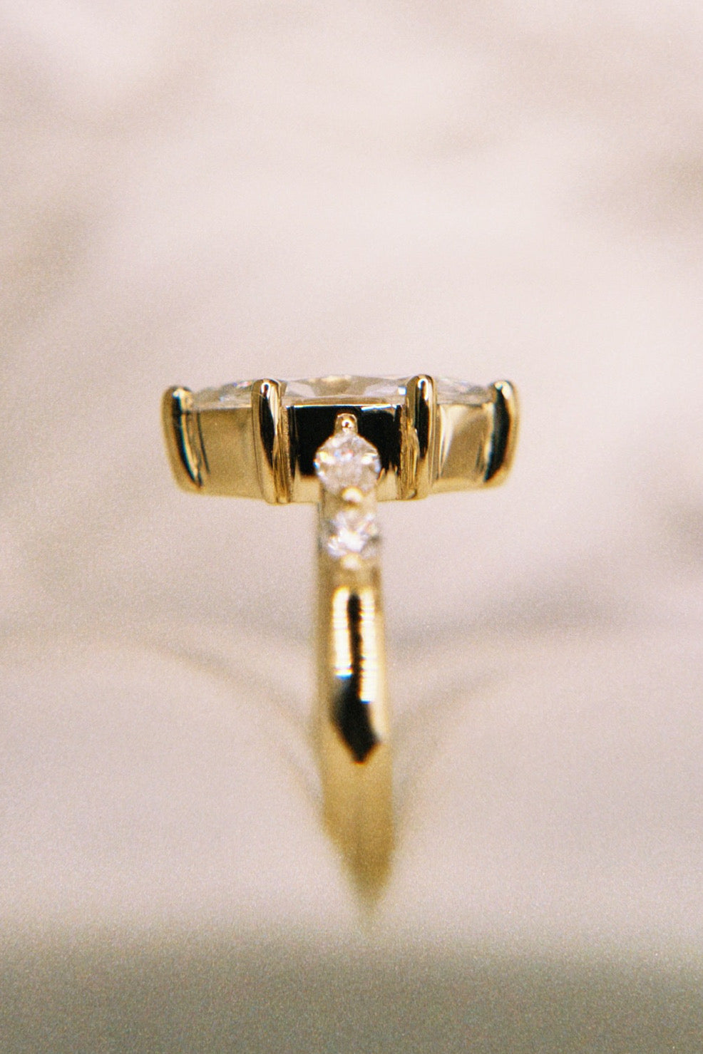 Marquise w Side Stones