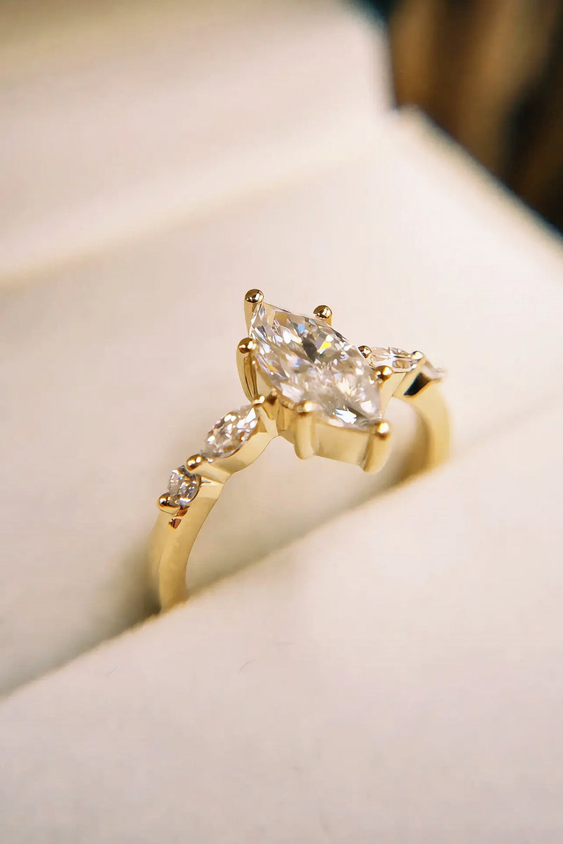 Marquise w Side Stones